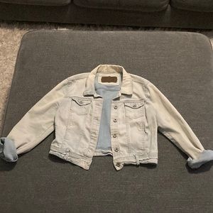 Light wash cropped Jean jacket